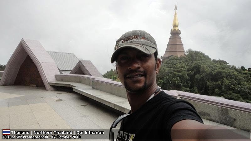 රාජකීය චෛත්‍යයන් වන Phra Mahathat Naphamethanidon හා Naphapholphumisiri